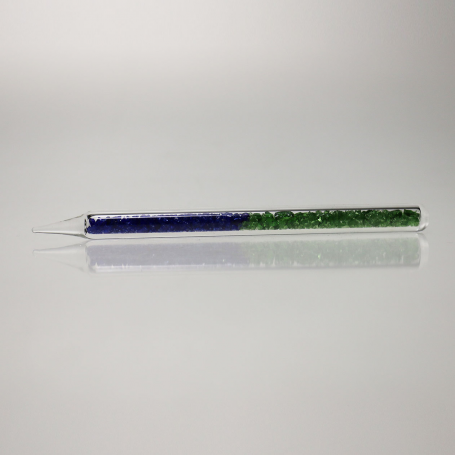 Dabber with glass crystal inside