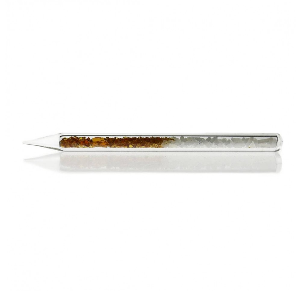 Dabber with glass crystal inside