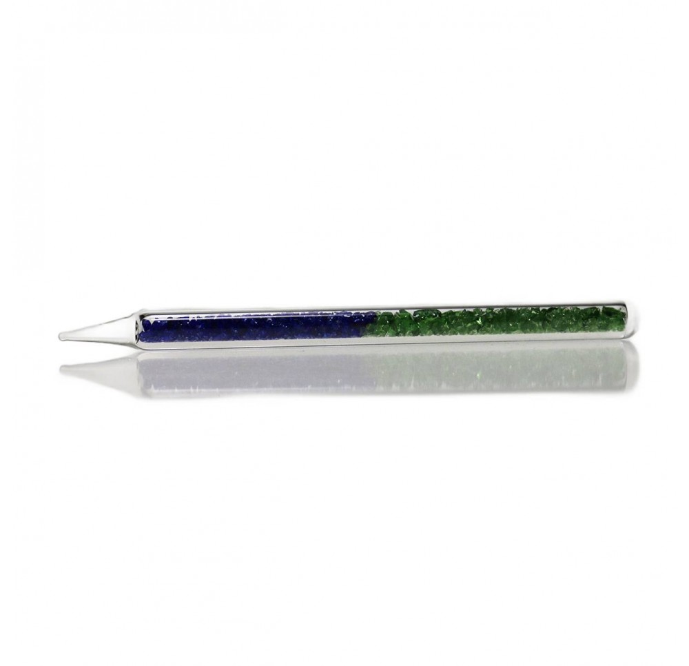 Dabber with glass crystal inside