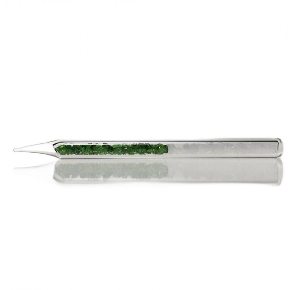 Dabber with glass crystal inside