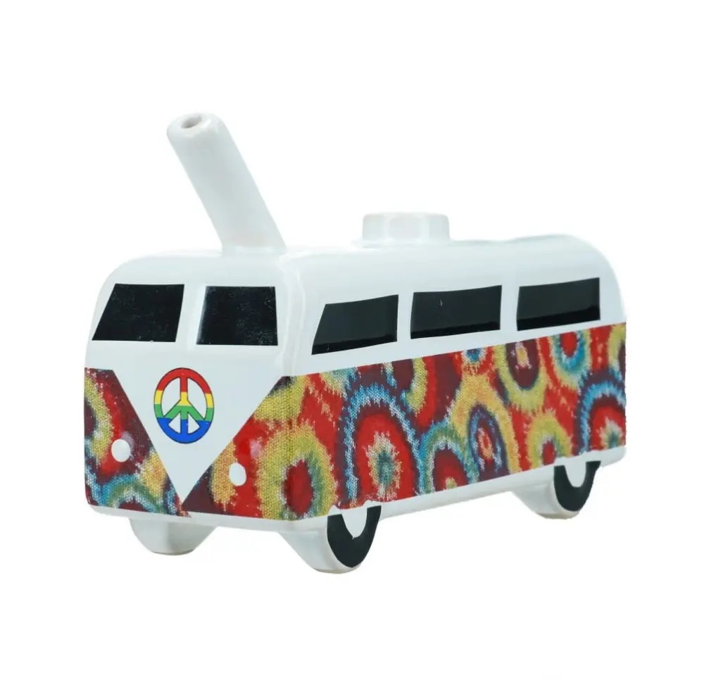 Ceramiczna fajka w kształcie kolorowego busa hippisowskiego z motywem tie-dye i symbolem pokoju, wyposażona w ustnik i turbodziurkę, ceramiczne-kamienne 