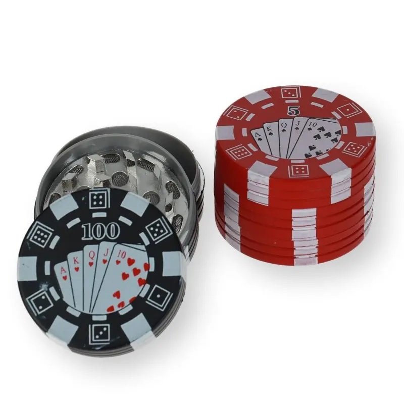 Trzyczęściowy młynek metalowo-akrylowy o średnicy 5 cm w kształcie pokerowego żetonu – motyw kart i kolorowe oznaczenia nominałów, metalowo-akrylowe 