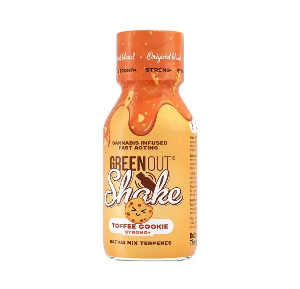 Shot konopny Green Out Shake o smaku toffee cookie – butelka 200 ml z napisem "Cannabis Infused", grafika ciasteczka i polewa karmelowa. Produkt z terpenami sativa i oznaczeniem "Strong+", shoty konopne 