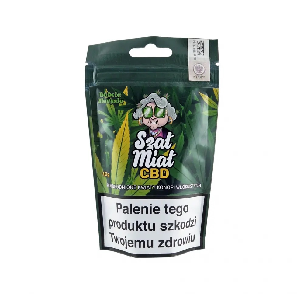 Opakowanie 10 g suszu konopnego CBD Szat Miał od Babci Marysi – pozdrobnione kwiaty konopi włóknistych. Opakowanie z grafiką babci w okularach i ostrzeżeniem zdrowotnym, susz konopny cbd / cbg 