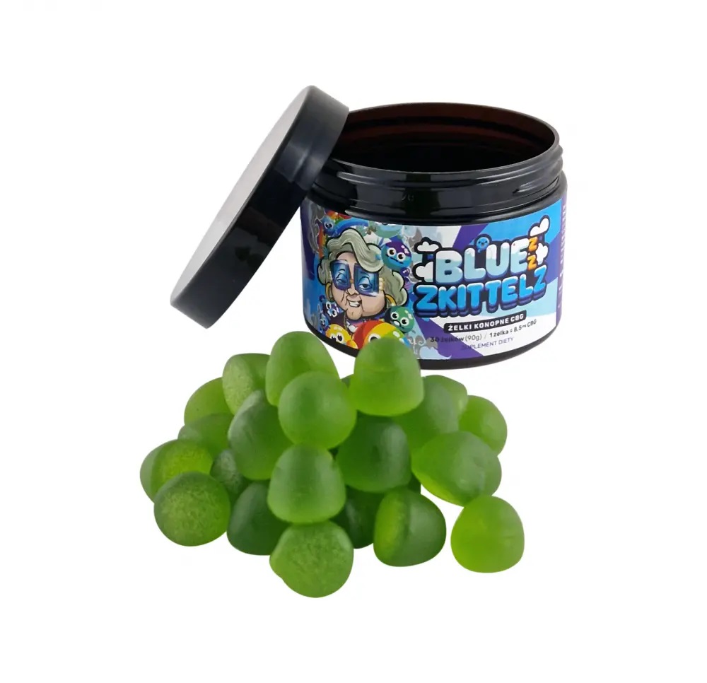 Zielone żelki konopne CBD Blue Zkittelz marki Babcia Marysia w otwartym czarnym słoiczku z kolorową etykietą, kategoria żywność